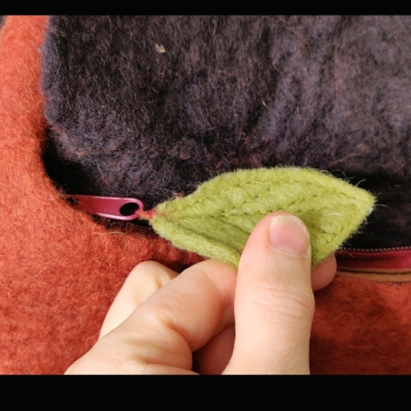 Nepalese Wool Felted Shoulder Bag - Picture 7 of 11